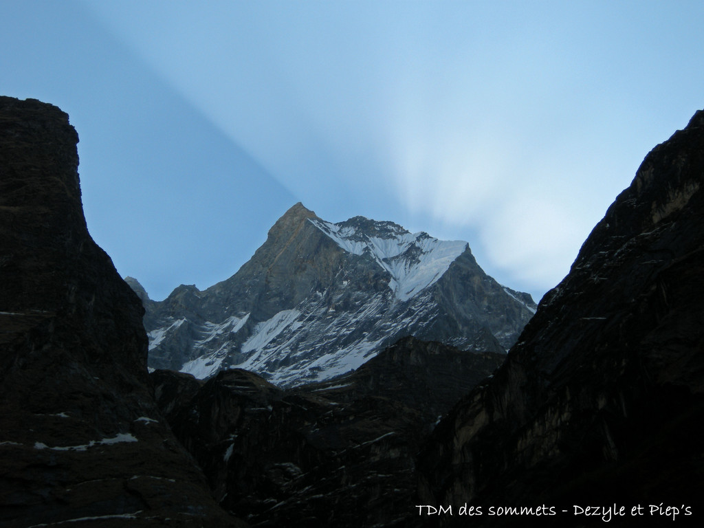 Levé de soleil sur le Machapuchare