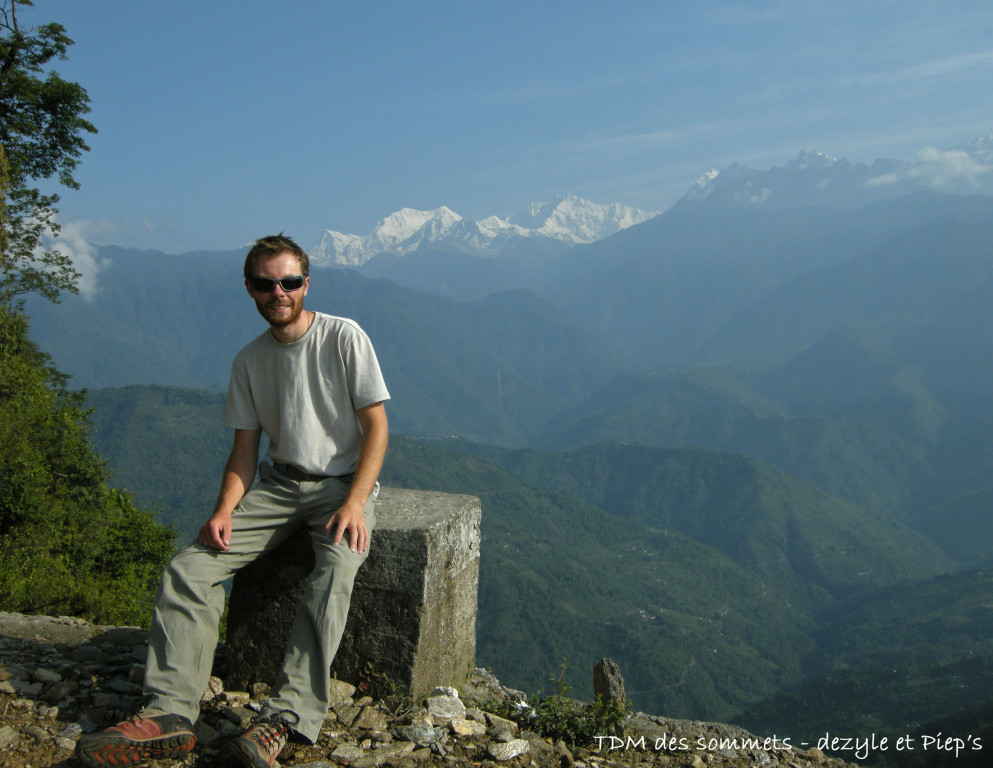 Au fond la chaine du Kanchendzonga, Pelling