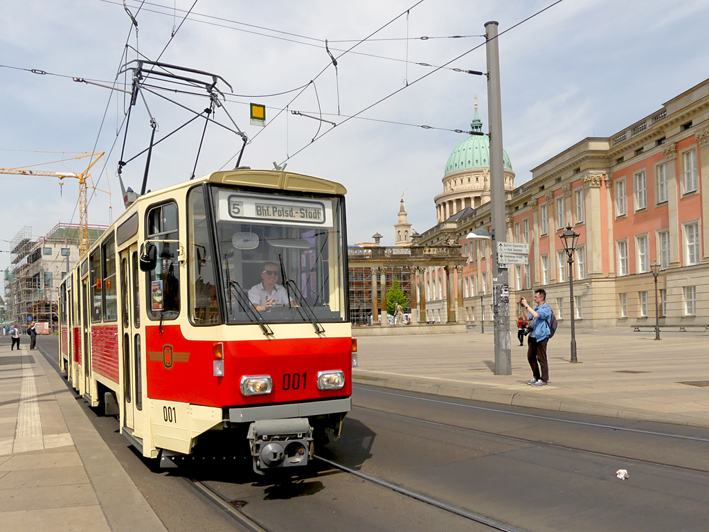 Tatra-Prototyp rollte zum Atlasfest