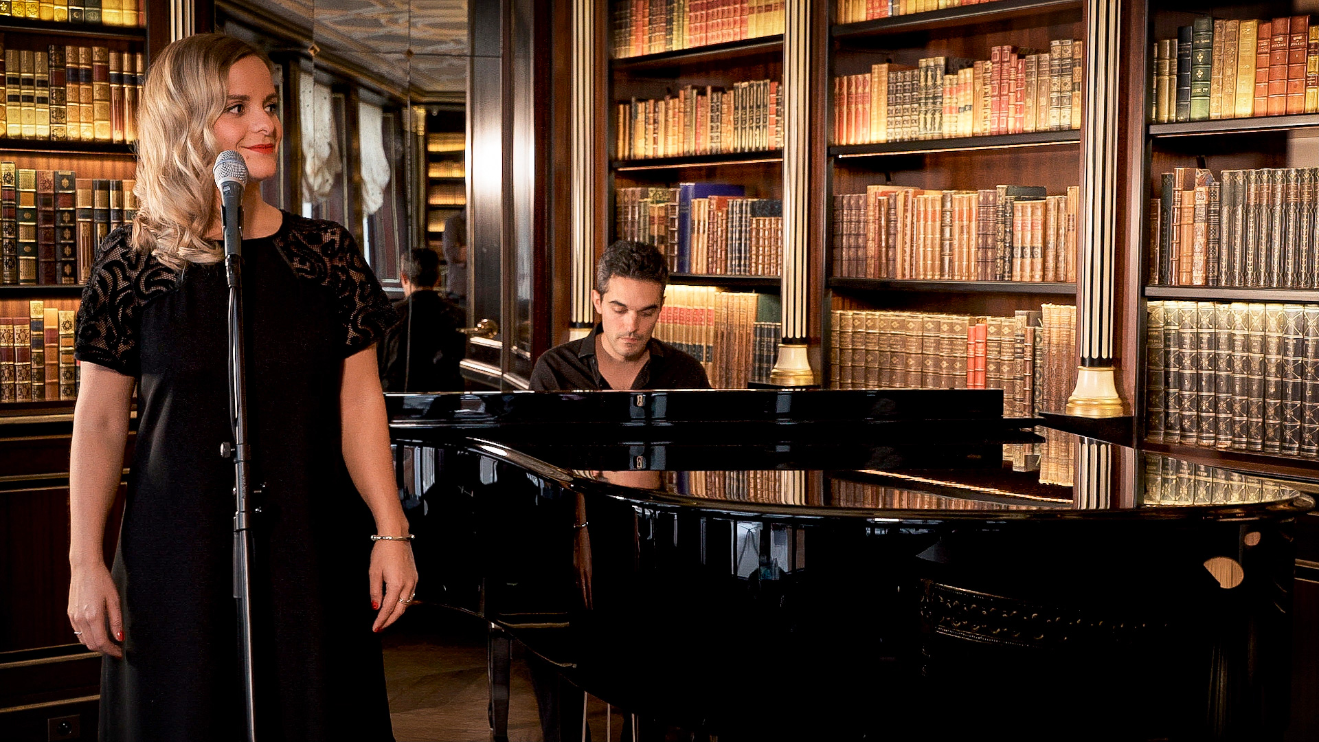 A live band for cocktail hour : your wedding in Paris