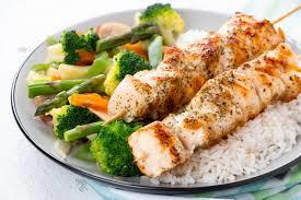 Carne magra con arroz o verduras, perfecto si entrenas en 2 o 3 horas