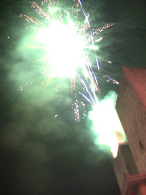 一枚目の写真に繋がる花火。どっぱぱぱーん!