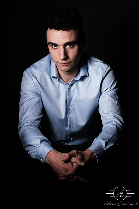 Portrait en studio d'un homme pour un profil de site de rencontre