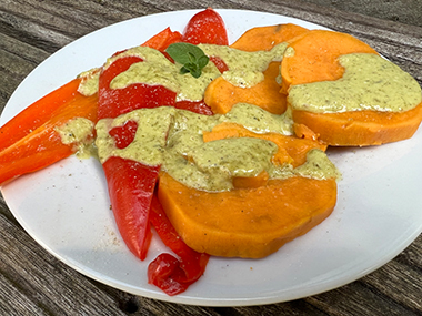 Gemüsesalat mit Kräuterdressing