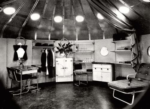 Vista del comedor y la cocina de la Casa Dymaxion
