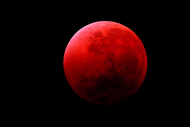Totale Blutmondfinsternis in Fische – dein spiritueller Weg erwartet dich, Schutzgeister begleiten dich, intuitive Magie und Segen!