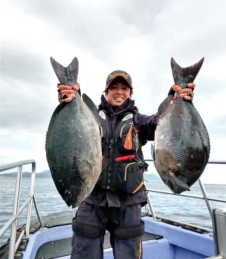 尾長グレ59㎝と62㎝のダブルGETです！！
