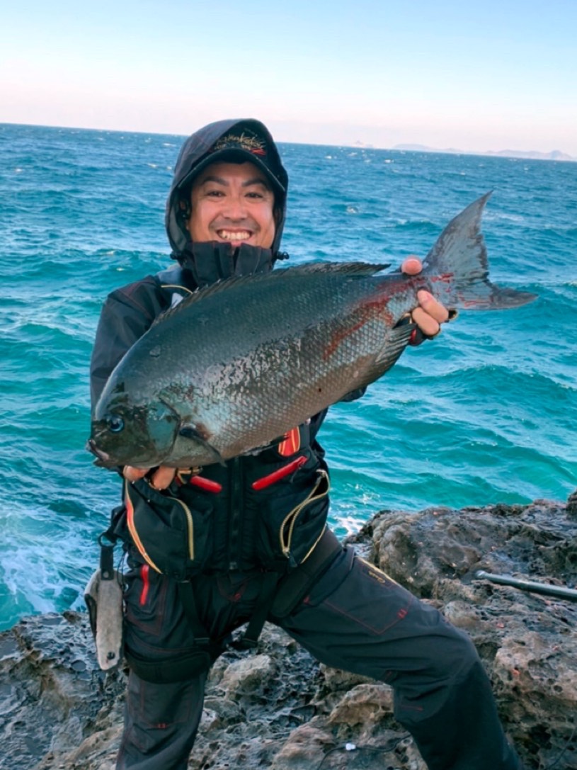 さっそく尾長グレ60㎝やりましたー！