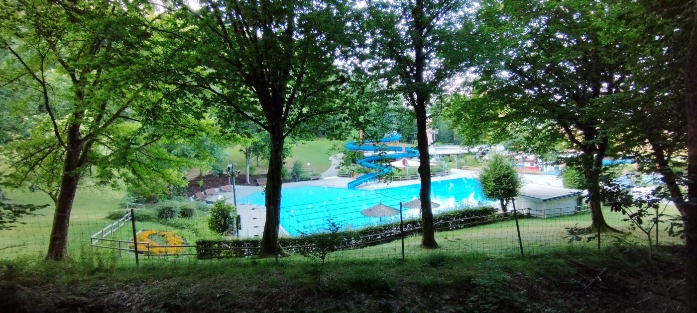 beheiztes Waldterrassenbad Biberach mit Riesenrutsche 77m