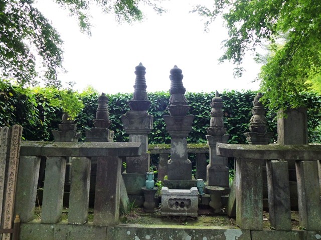 牧野康成の墓（養林寺）
