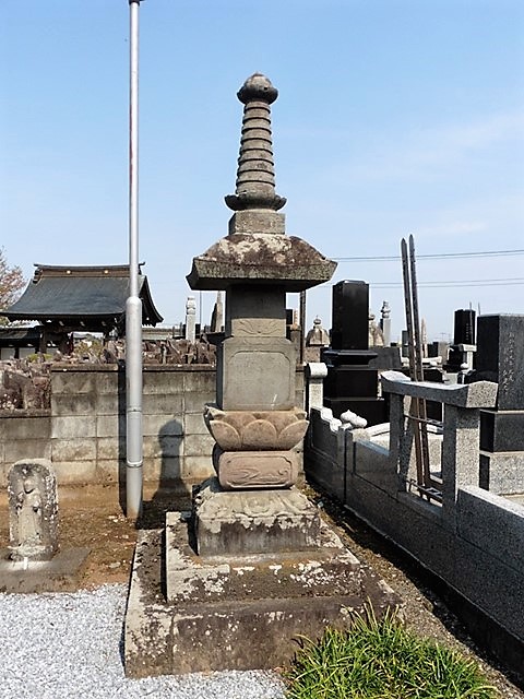 高源寺の宝篋印塔