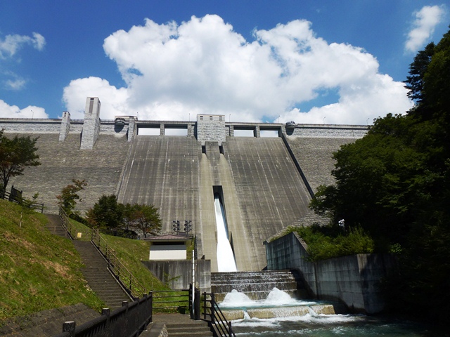 四万川ダム