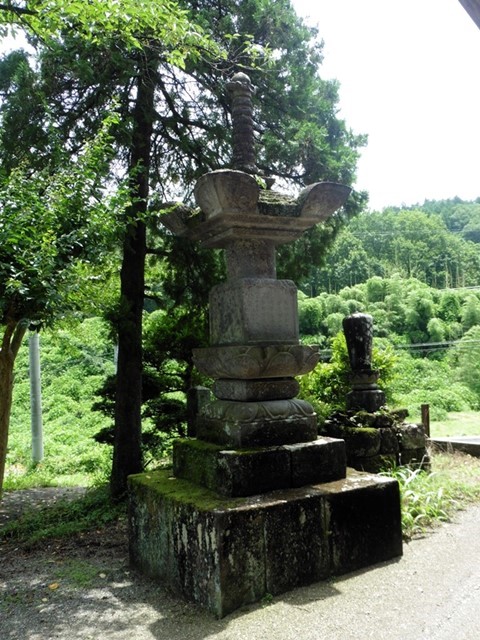 西見寺の宝塔