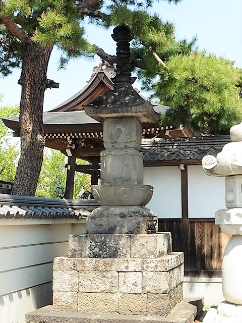 福徳寺の宝塔