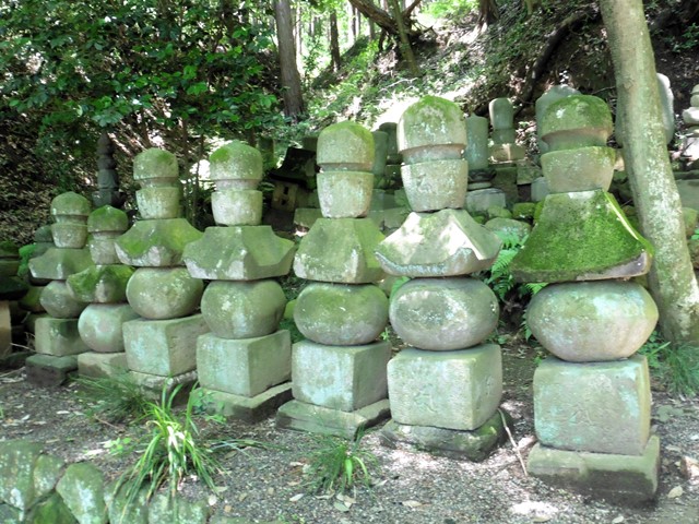 由良氏累代の墓（金龍寺）