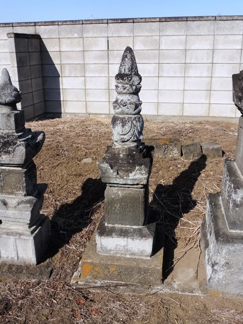 足利成氏の墓（東雲寺）