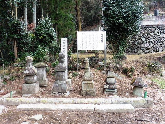 高山重栄の墓（興禅院）