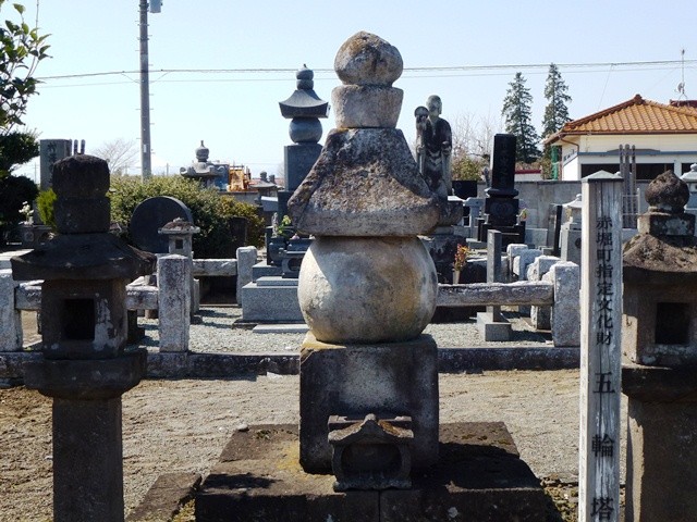 藤原秀郷（俵藤太）の墓（宝珠寺）