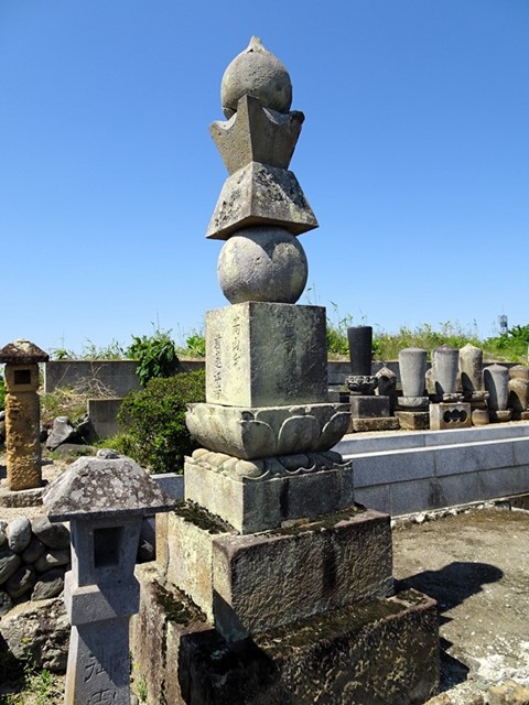 高山満重の墓（高源寺）