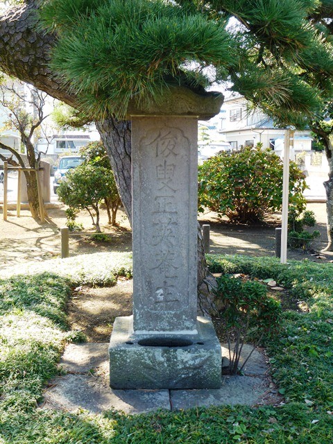 富岡秀信の供養塔（龍泉院）