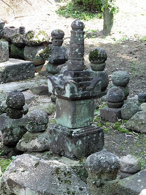 井上家墓地の宝篋印塔
