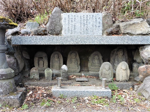 宮昌寺の穴薬師