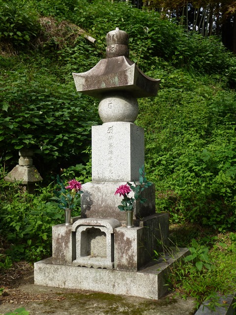 碓氷定光の供養塔（金剛寺）