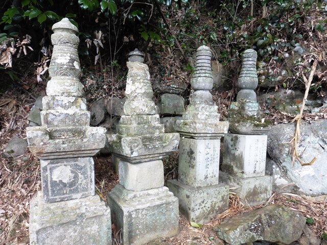 小幡氏累代の墓２（興厳寺）
