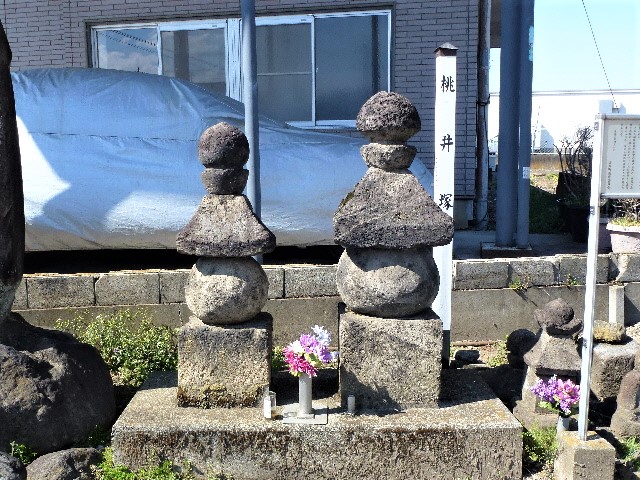 伝・桃井直常の墓（吉岡町南下）