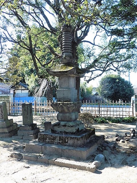円福寺の宝篋印塔