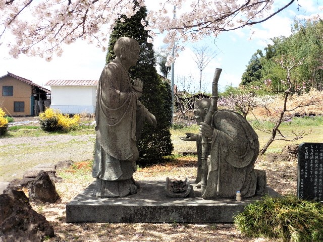 曹洞宗開祖・道元（右）