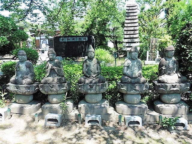 花台寺の五智如来石仏