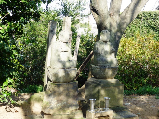 二体地蔵塚（太田市世良田町）