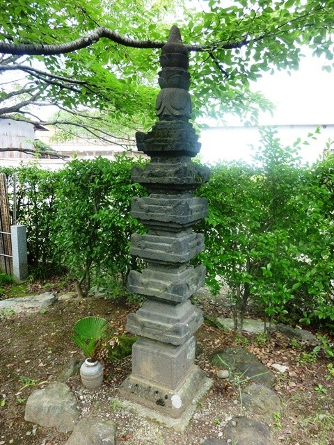 伝・静御前の墓（養行寺）