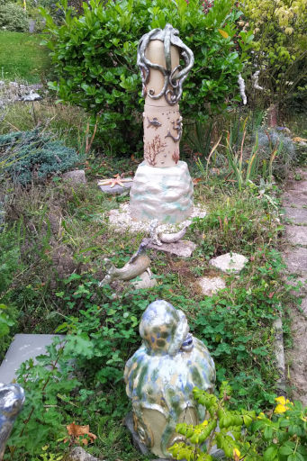Oktopussäule im Garten