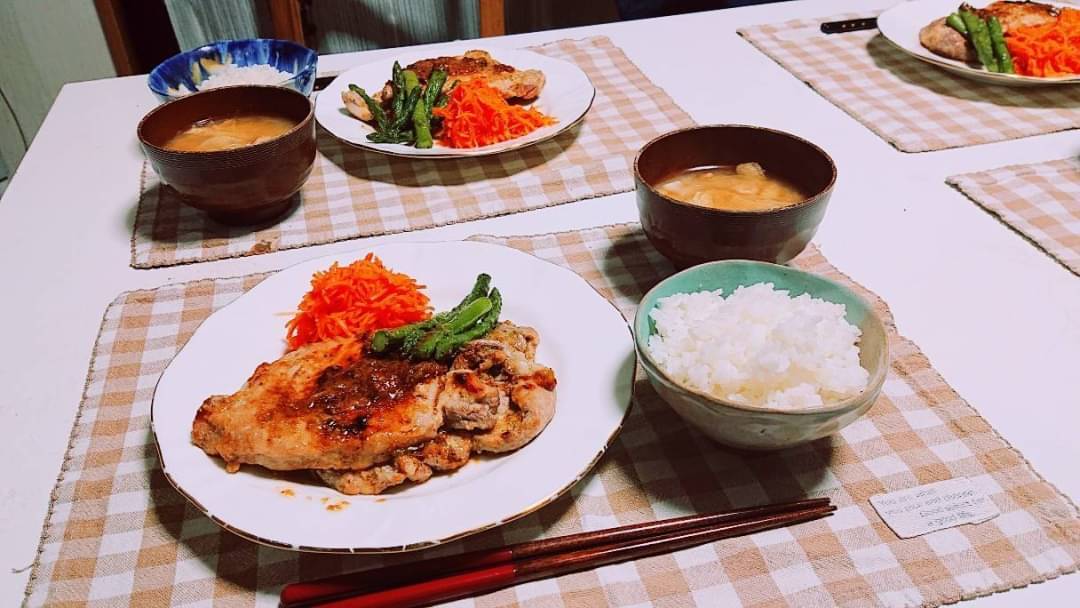 隔週末はお料理上手なスタッフの手料理が楽しめます☺