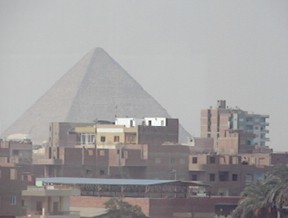 Der erste Blick auf die Pyramiden.