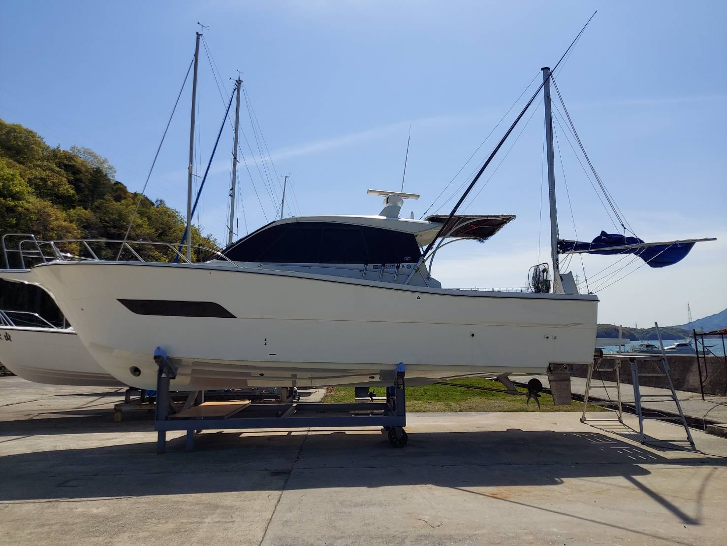 Yanmar Marine Hunter FM33 - Comes with a good fish finder