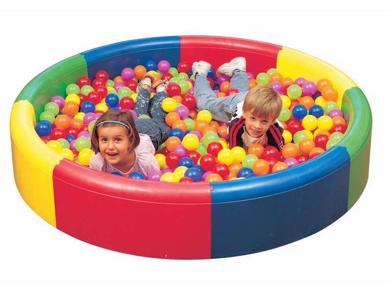 piscina de pelotas pequeña