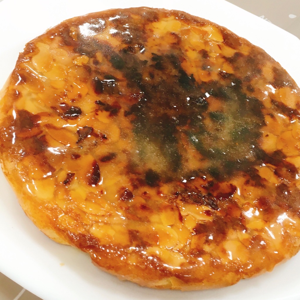 焼き上がったケーキにかけてできあがり♪