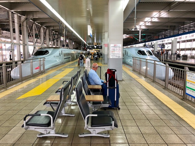 Bahnsteig Tokio Hauptbahnhof