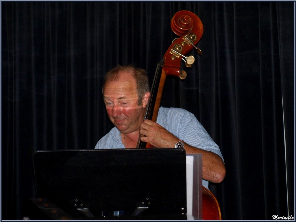 Didier Vaudron à la contre-basse, concert Caroline Grossot au Baryton à Lanton le 12 septembre 2015
