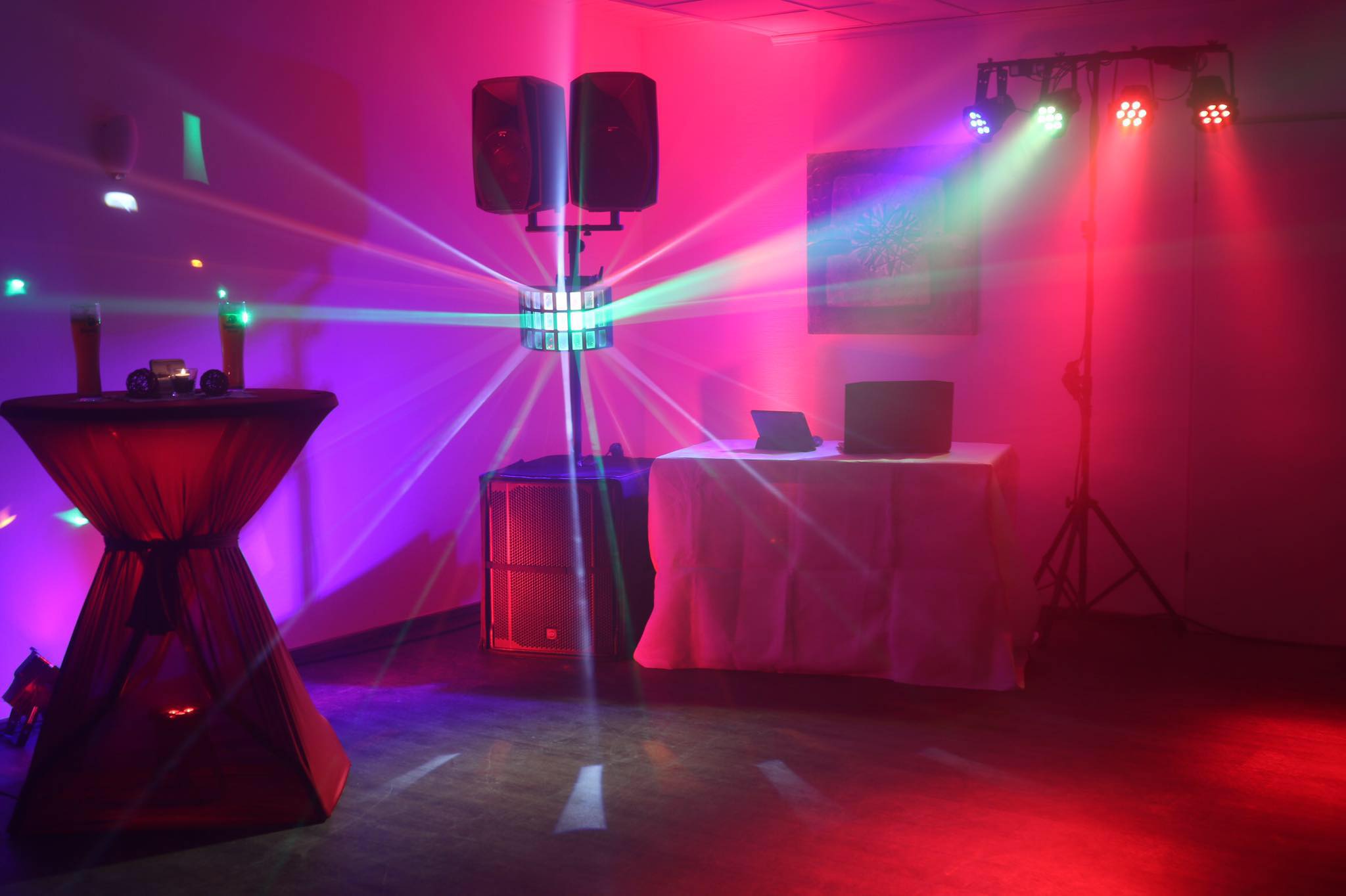 Tanzfläche mit DJ-Arbeitsplatz für private Partys