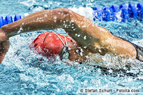 Wettkampfschwimmer beim Kraulen