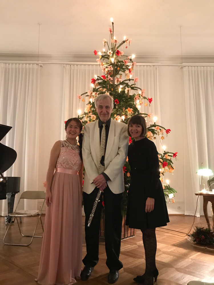 v.r. Frau Dr. Spies(Goethe Museum, Theatergemeinde), Herr Riemer(Flöte) & Brummer 右からSpies氏(ゲーテ博物館、Theatergemeinde)、Riemer氏(フルート)、ブルマー