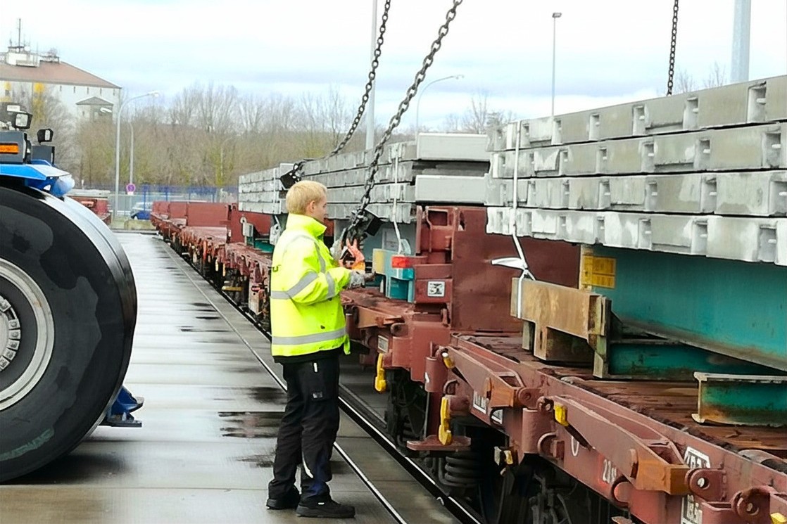 Neues Transportkonzept: Vom Papier direkt auf die Schiene