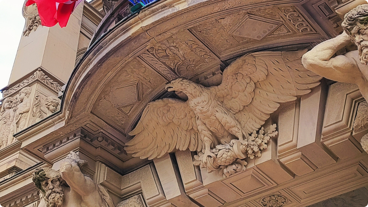 Détail de l'aigle impérial sur le Palais du Rhin dans le quartier allemand de Strasbourg, symbole de la puissance allemande
