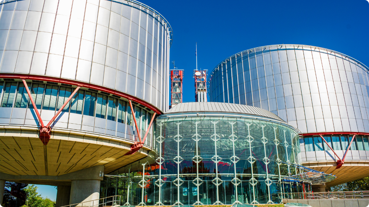 Fachada del Tribunal Europeo de Derechos Humanos en Estrasburgo – visita guiada tour Barrio Europeo
