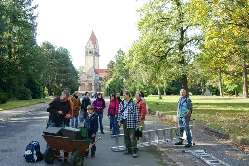Die Nistkastenaktion auf dem Südfriedhof war ein gelungener Start für den Arbeitskreis Vogelschutz in der Stadt, den der NABU Leipzig gegründet hat. Die Mitglieder wollen sich unter anderem um die Pflege der zahlreichen Nisthilfen im Stadtgebiet kümmern.