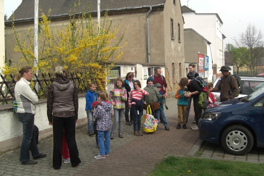 An der Naturschutzstation in Plaußig starteten die „Parthefrösche“ ihren Frühlingsspaziergang.